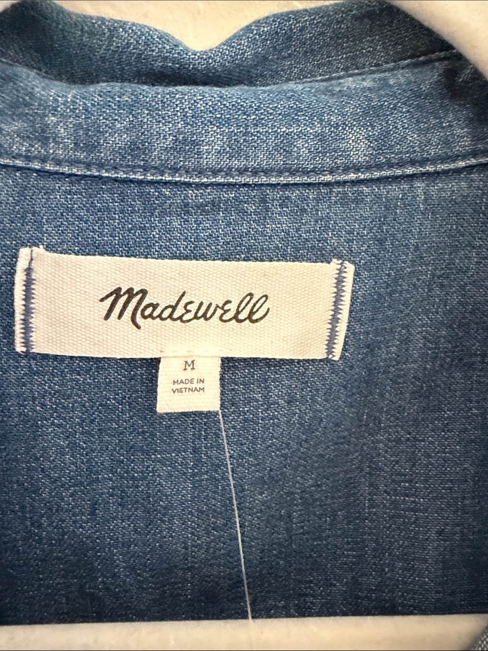 Maxwell Denim Puff-Sleeve Shirt in Petersburg Wash - Picture 4 of 7